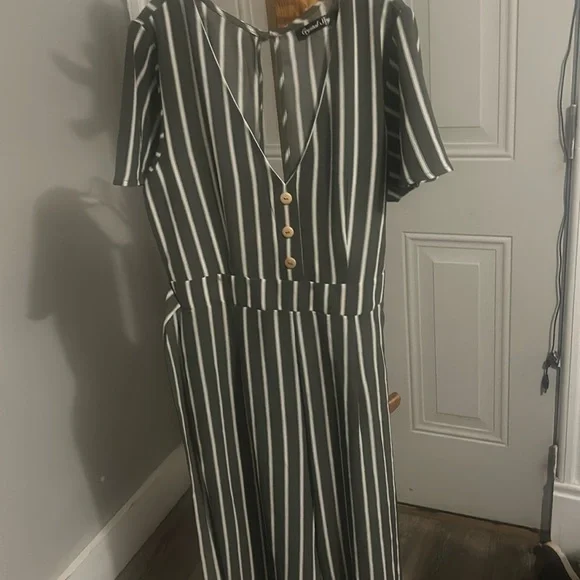 Women’s Jumpsuit - Picture 1 of 4